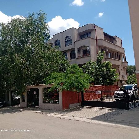 Dvete Brezi Hotel Burgasz Kültér fotó