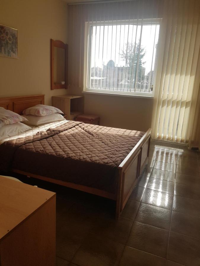Dvete Brezi Hotel Burgasz Kültér fotó