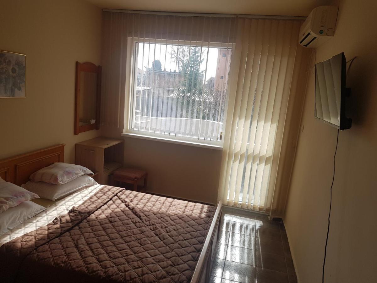 Dvete Brezi Hotel Burgasz Kültér fotó