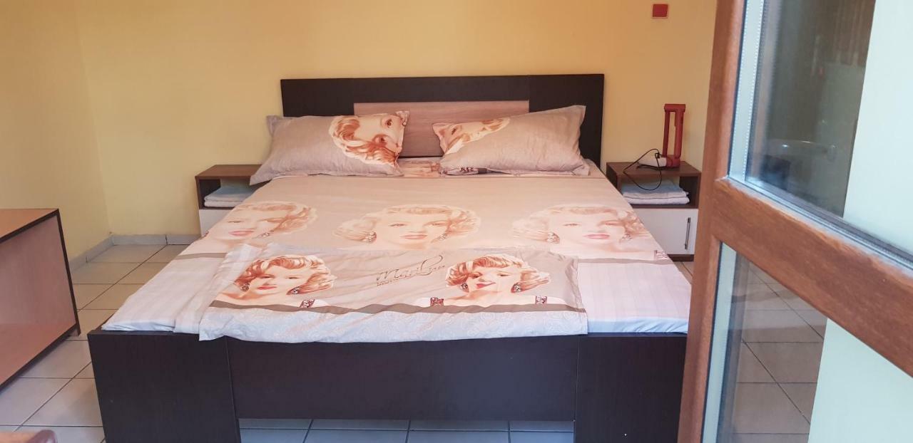 Dvete Brezi Hotel Burgasz Kültér fotó