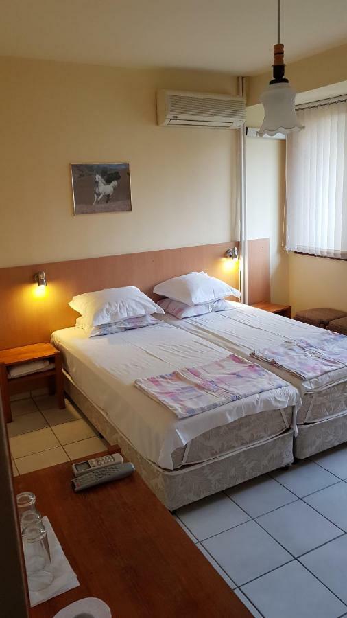 Dvete Brezi Hotel Burgasz Kültér fotó